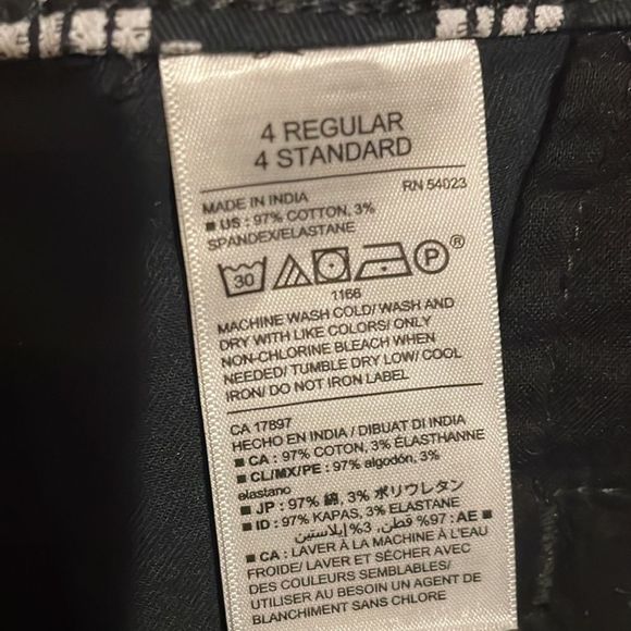 •OLD NAVY•BLACK/WHITE PATTERNED "PIXIE" SHORTS SIZE 4 - Picture 3 of 8